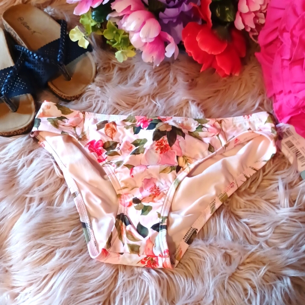 SOLD 🩱 PRICE DROP TODAY ONLY NWT SUPER CUTE SWIMSUIT BOTTOMS